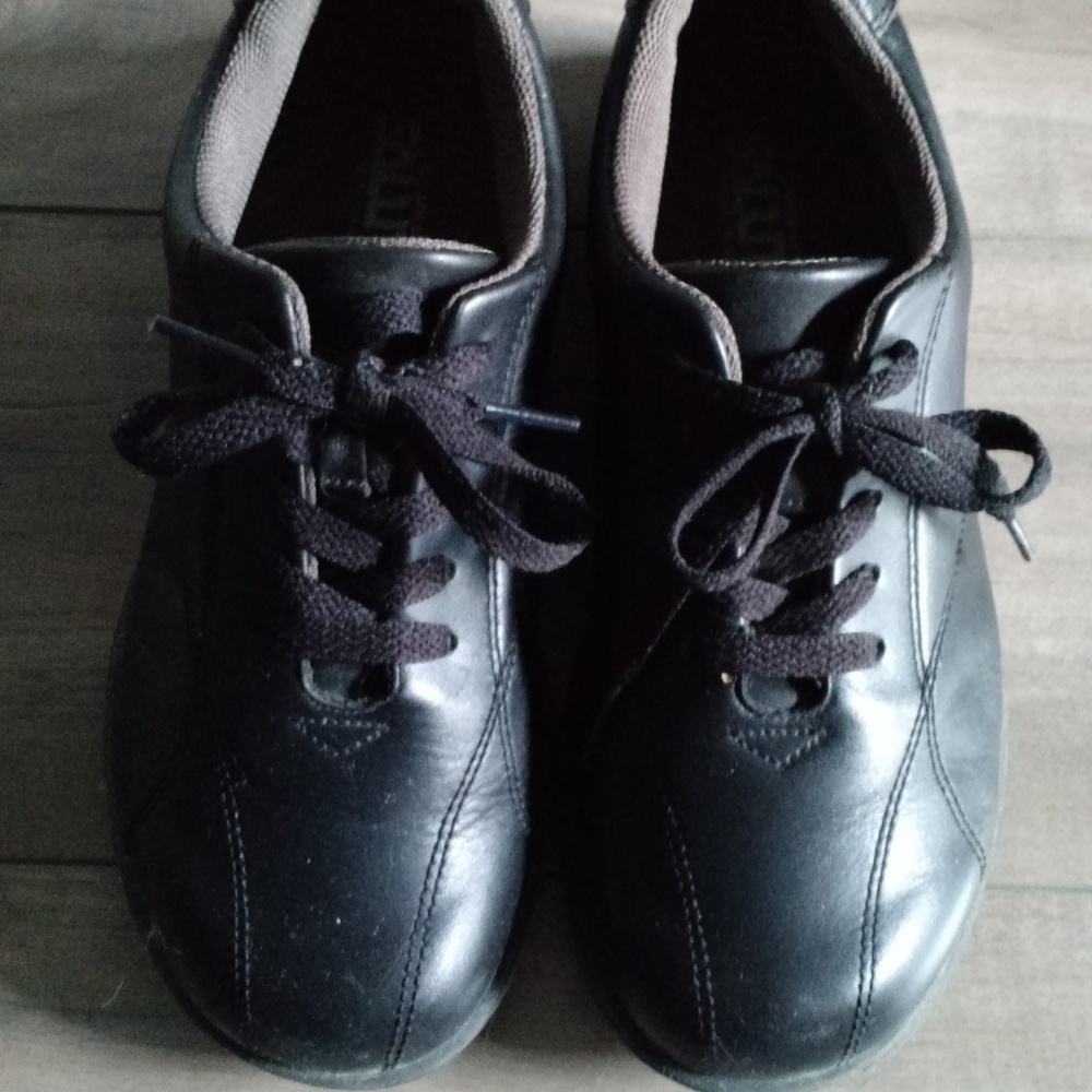 Ascics walking shoes. Size 7w